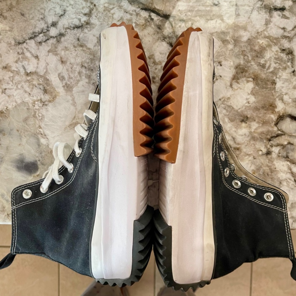 Converse Run Star Hike Platform tennis shoes - Woman Size 11.   Men Size 9.5
